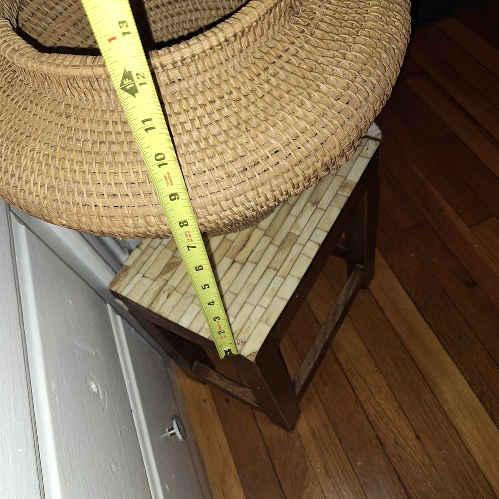 Lg Vintage Handwoven "Urn" Style Rattan Basket with Lid - Picture 12 of 16